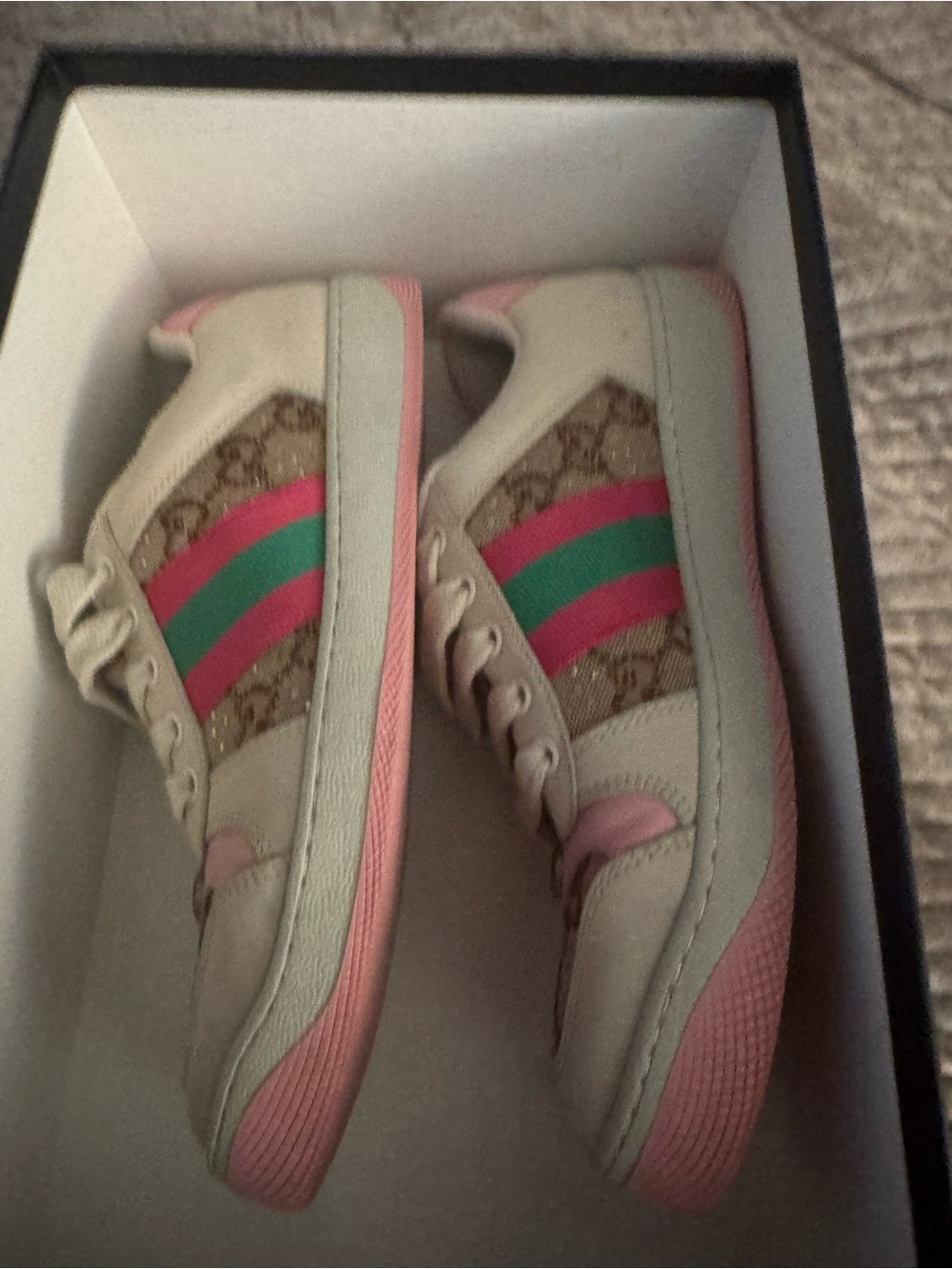 Gucci Cream and Pink Low-Top Sneaker with Green Stripe - Picture 4 of 8